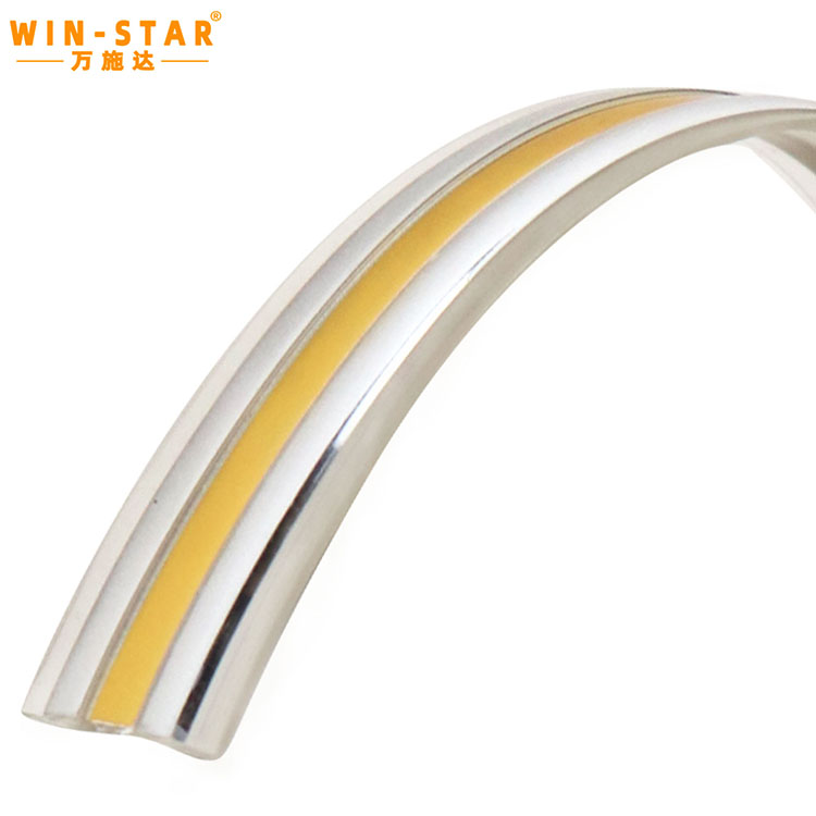 Smooth easy-to-clean surface พื้นผิวเรียบ ทำความสะอาดง่ายของขอบ PVC สีทองและสีเงิน