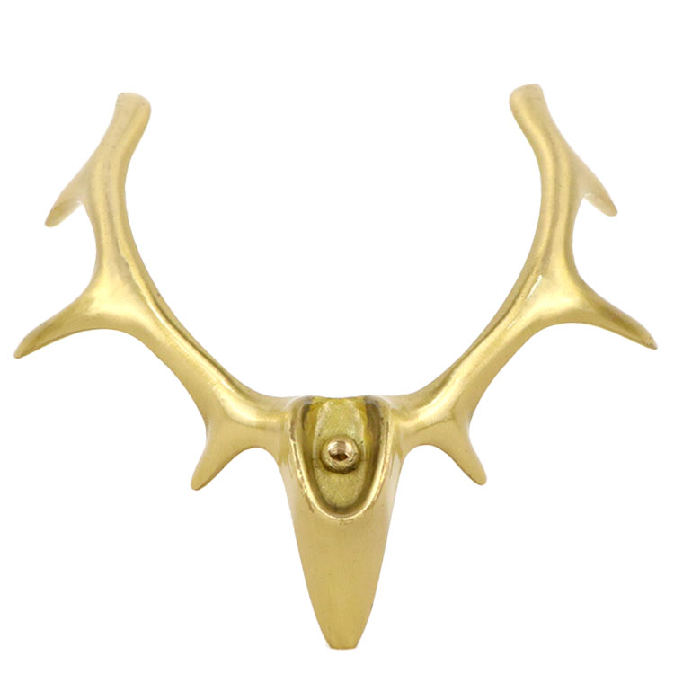 הרם את הרהיטים שלך עם כפתורי מתכת דקורטיביים בהשראת קרניים שובה לב