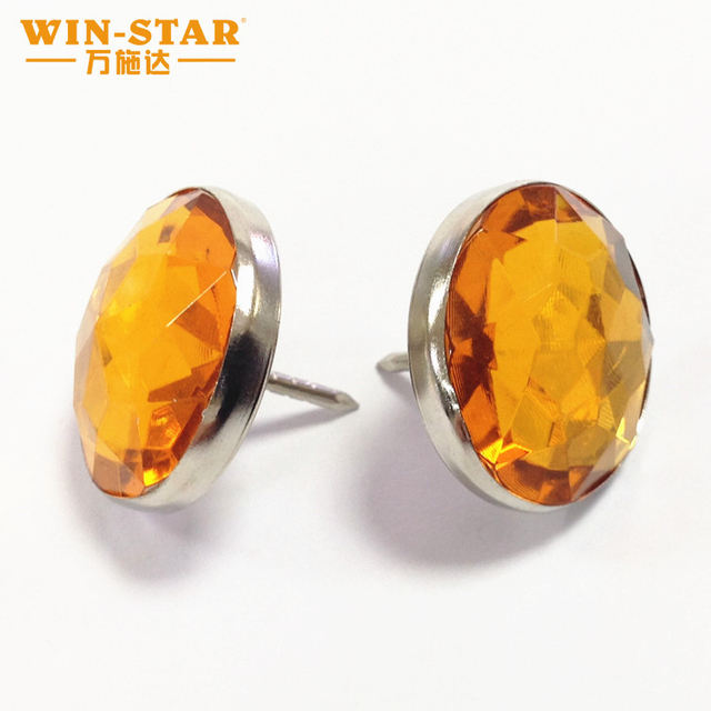 아크릴 버튼: 스타일과 내구성으로 소파 장식을 변화시키다