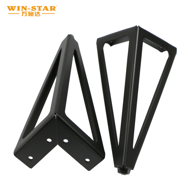 फैशन स्टाइल फर्नीचर हार्डवेयर त्रिकोण पाइप धातु गोल्डन ब्लैक सोफा पैर