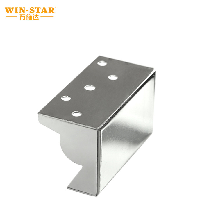 装飾的なソファの付属品耐久性のある三角形の金属のソファの家具の脚