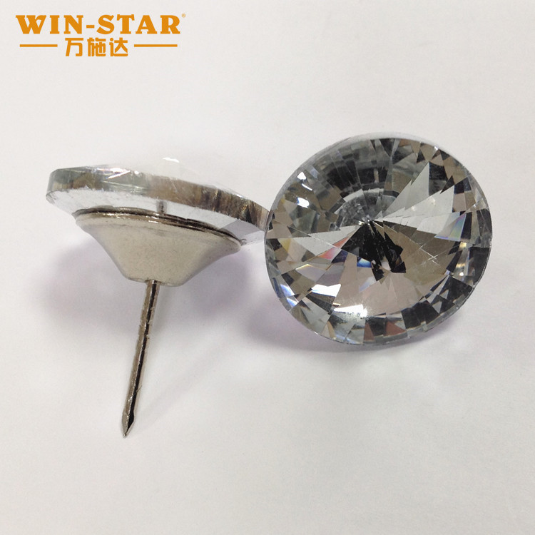 החלפת כפתורי ריפוד לרהיטי וינטג'