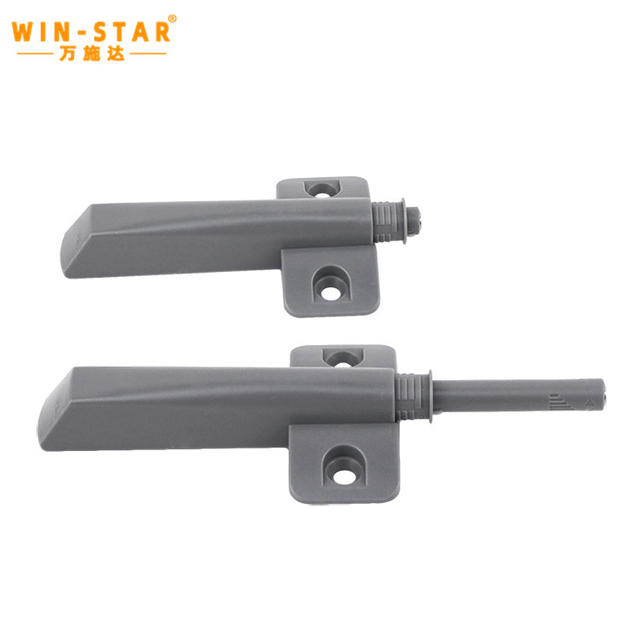 Кабинетийн хаалгыг онгойлгохын тулд соронзон түлхэлттэй