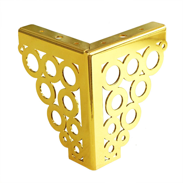 ዘመናዊ የወርቅ ቀለም ሶስት ማዕዘን የሶፋ እግር ከአበባ ባዶ ጥለት የቤት እቃዎች እግር ጋር