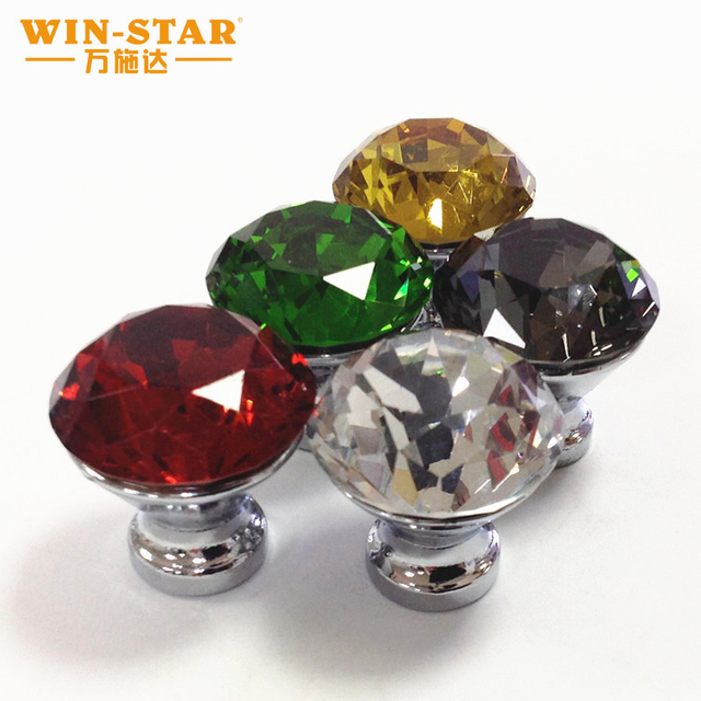 Tại sao tay k&eacute;o pha l&ecirc;, n&uacute;m kim cương v&agrave; tay cầm bằng k&iacute;nh lại phổ biến hơn?