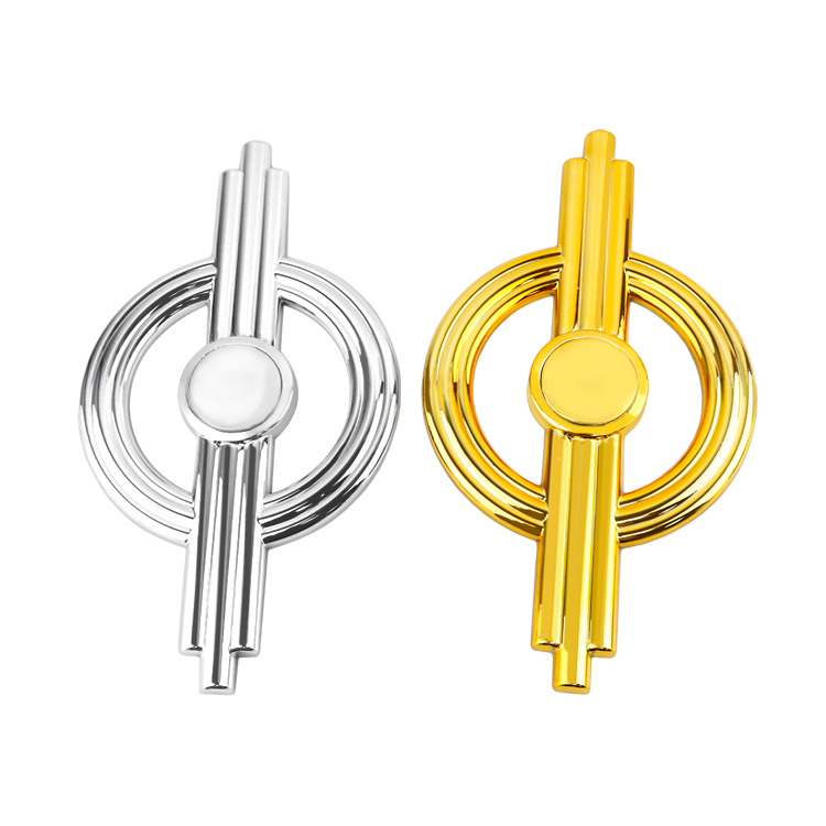 Alak&iacute;tsa &aacute;t b&uacute;torait lenyűg&ouml;ző műanyag dekorat&iacute;v gombokkal